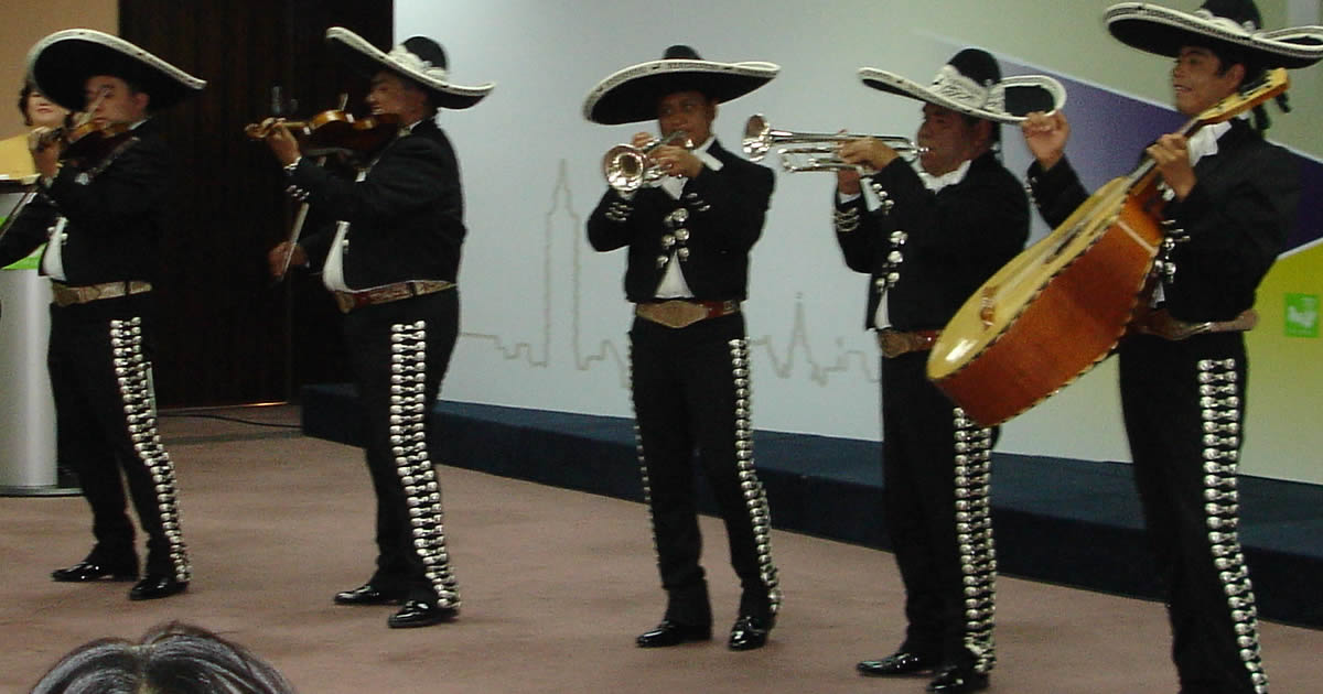mariachis en atizapan de zaragoza tocando en evento